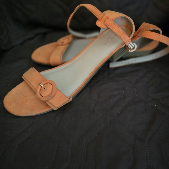 Anne Taylor Sandals - Picture 2 of 4